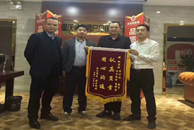 4.1日客戶送來(lái)感謝錦旗：認(rèn)真負(fù)責(zé)，用心溝通