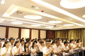 逆勢(shì)上揚(yáng)，再創(chuàng)輝煌—新思路裝飾召開年中工作