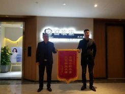 新思路裝飾怎么樣？業(yè)主送的錦旗就是答案！